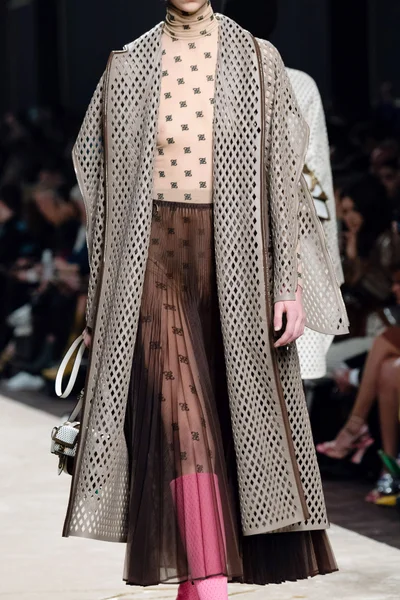 Look 64